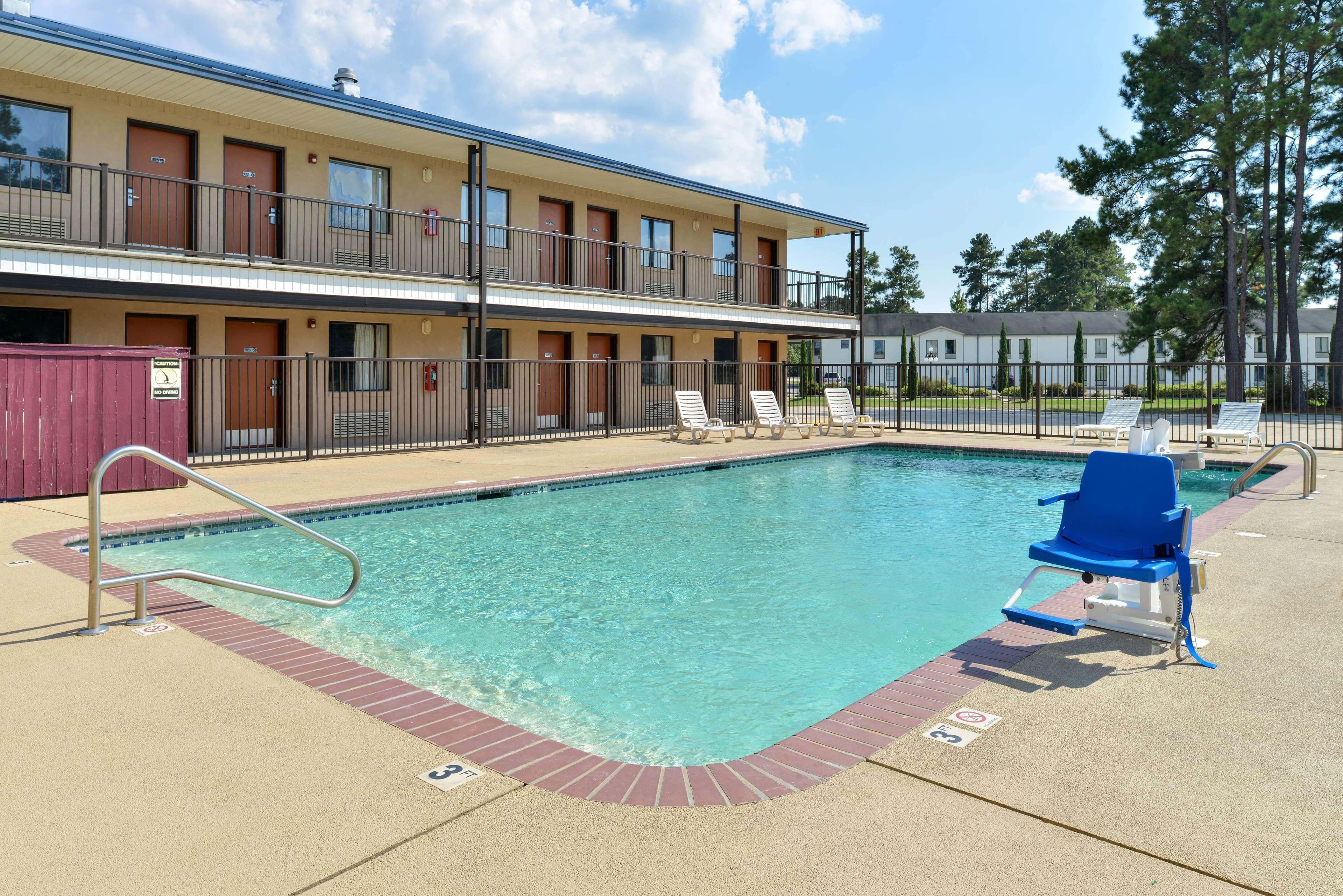 Vila Gale Cabo Cabo de Santo Agostinho Buitenkant foto The swimming pool at the Econo Lodge in Gulfport, Mississippi
