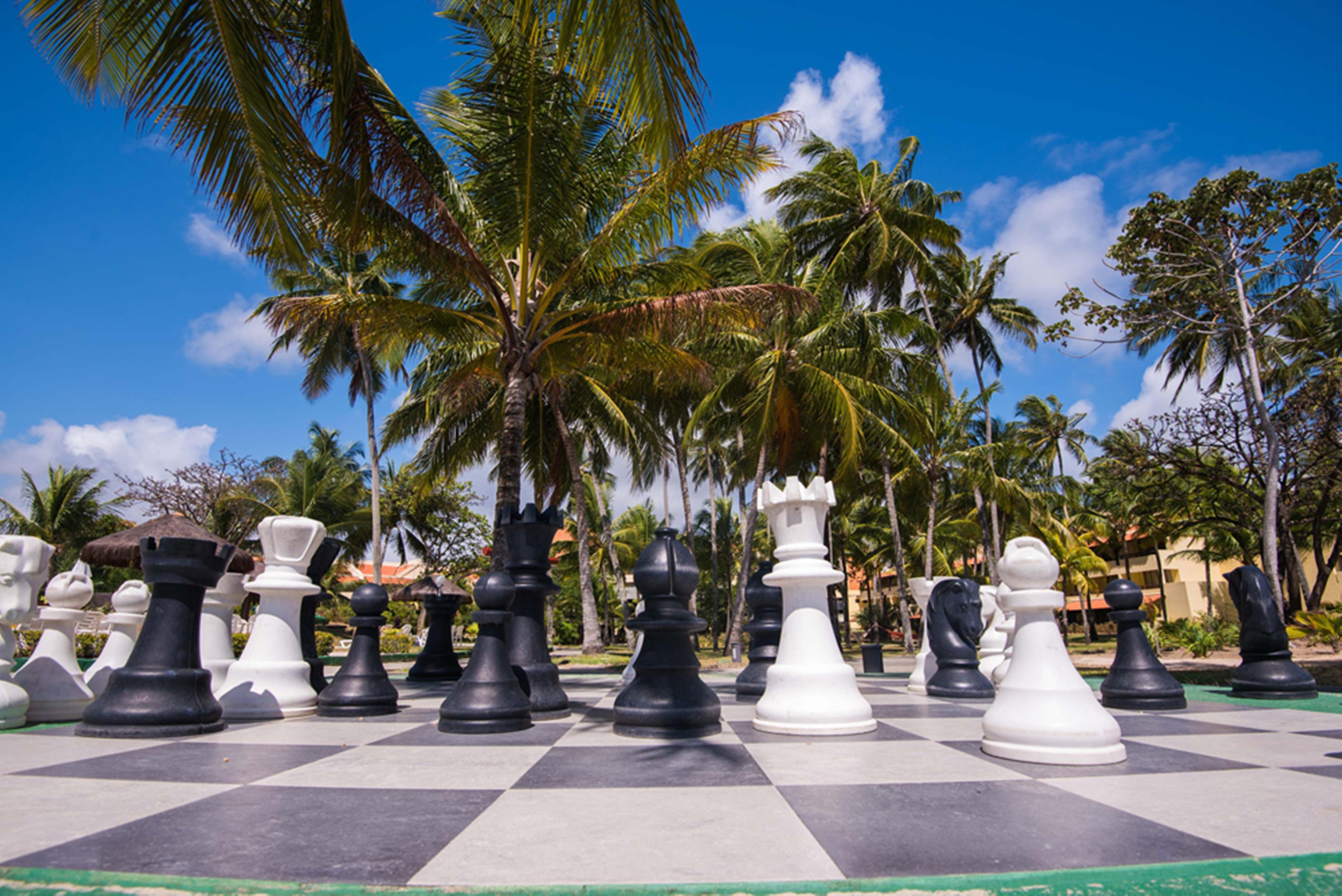 Vila Gale Cabo Cabo de Santo Agostinho Buitenkant foto A giant chess set in the resort