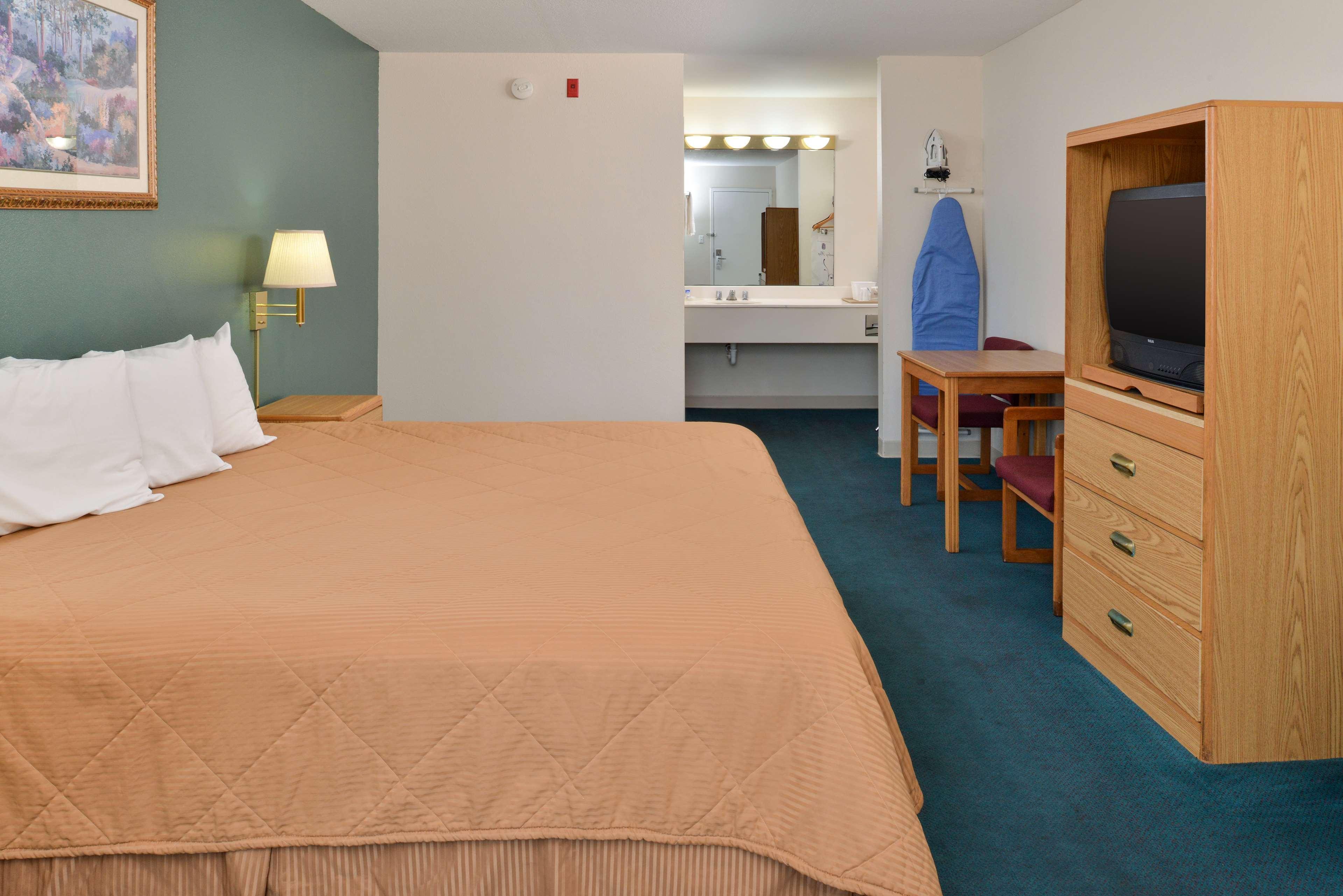 Vila Gale Cabo Cabo de Santo Agostinho Kamer foto A typical room at a Motel 6